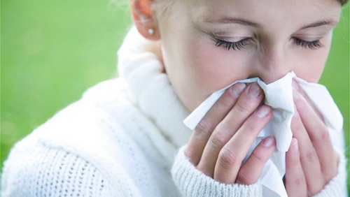 woman-sneezing45