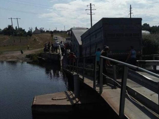Эпидемия самодекоммунизации: в Николаевской области под фурой рухнул очередной мост