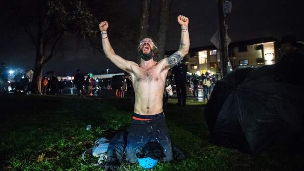 Жители Миннеаполиса устроили празднования после вердикта по делу Флойда