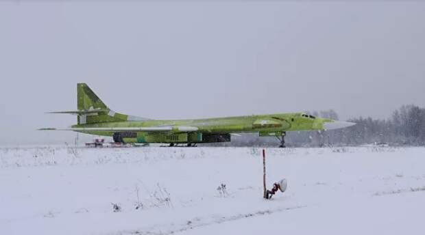 Совсем зелёный: Обнародовано видео первого полёта нового Ту-160М...
