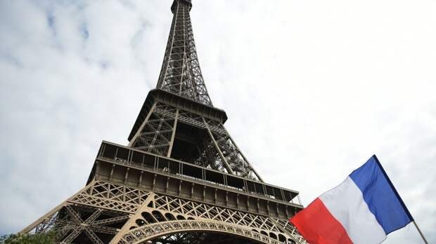 В Париже участники акции «За мир» потребовали выхода Франции из НАТО