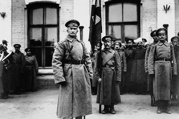 Первая мировая война. Генерал А. А. Брусилов на станции Ровно, 1915 г.