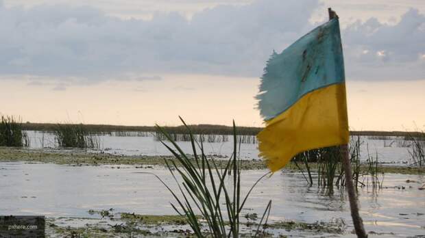 Захарова прокомментировала обещание Омеляна поднять украинский флаг над Владивостоком