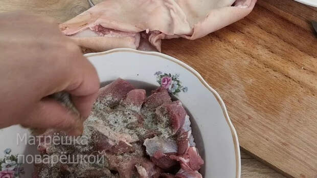 Вкуснее любой колбасы и стоит не дорого, вкуснятина из рульки Мясо, Домашняя колбаса, Рулька, Рецепт, Колбаса, Вкусно, Закуска, Праздники, Ветчина, Видео, Длиннопост, Видеоблог