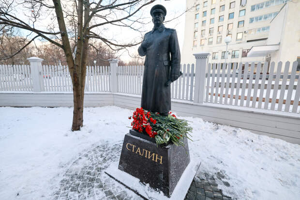 Памятник Иосифу Сталину открыли в Вологде