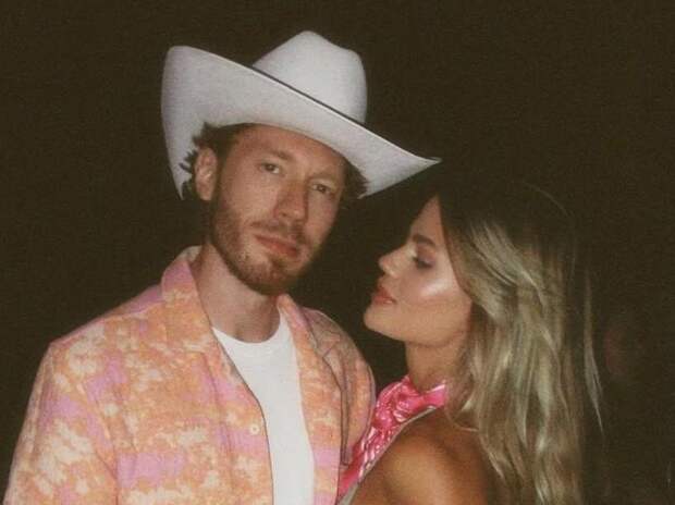 Никита Пресняков купается в песке и танцует брейк на фестивале Burning Man