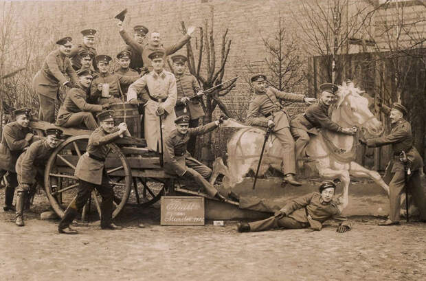 Ретро-фотографии «дембелей» первой половины XX века