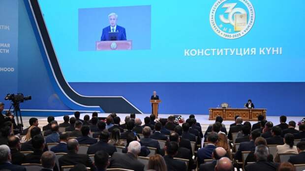 "Главный документ нашей независимости": в Казахстане празднуют юбилей конституции