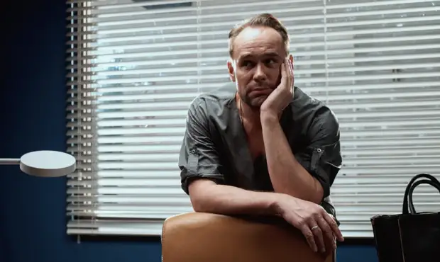 «Чтение комментариев — пустая трата времени»: Максим Аверин о критике в интернете, пандемии и «Склифосовском»