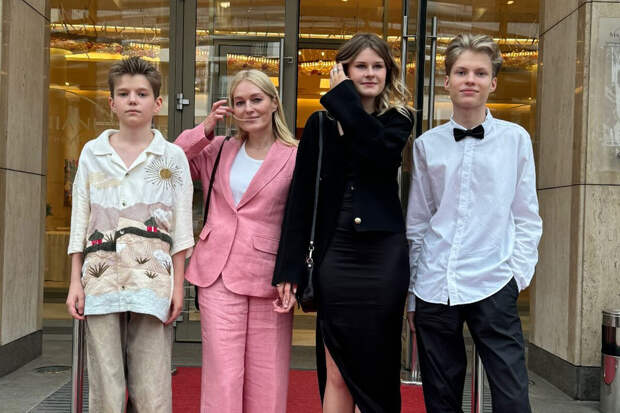 Актриса Виктория Толстоганова призналась, что ее старшие дети поступили в МГУ