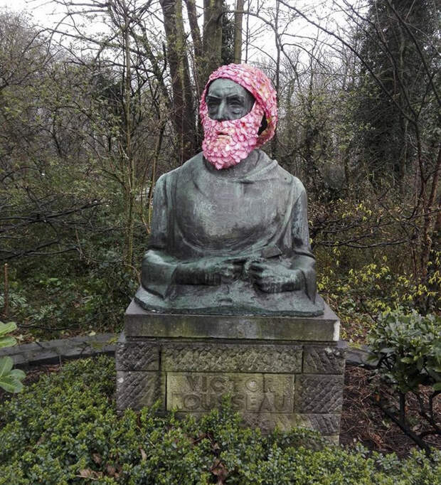 flower-crowns-beards-monuments-geoffroy-mottart-brussels-1