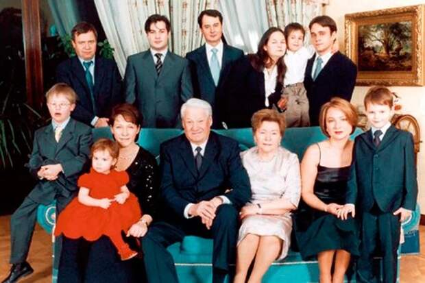 Борис Николаевич Ельцин с семьей