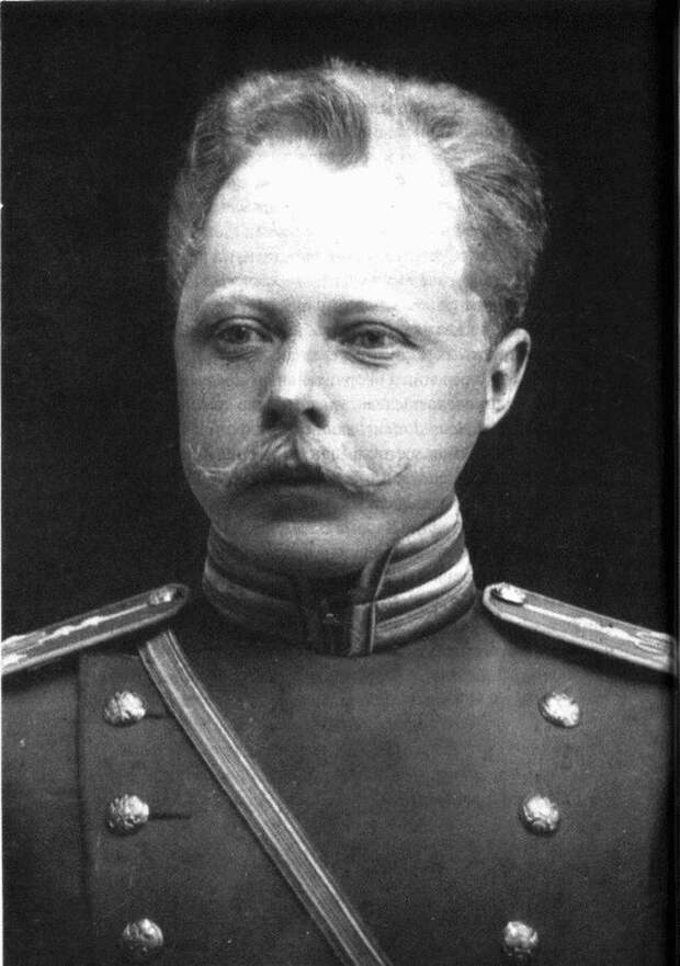Подполковник царской армии Александр Григорьевич Иванишев - отчим Константина Симонова.