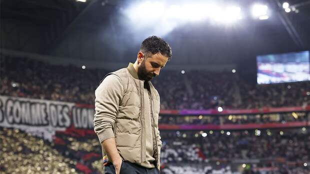 «Манчестер Юнайтед» объявил об увольнении Аморима