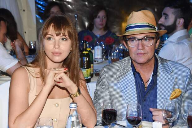 Дмитрий Дибров откровенно рассказал о распаде своего брака: «Больно смотреть на обломки моих надежд»