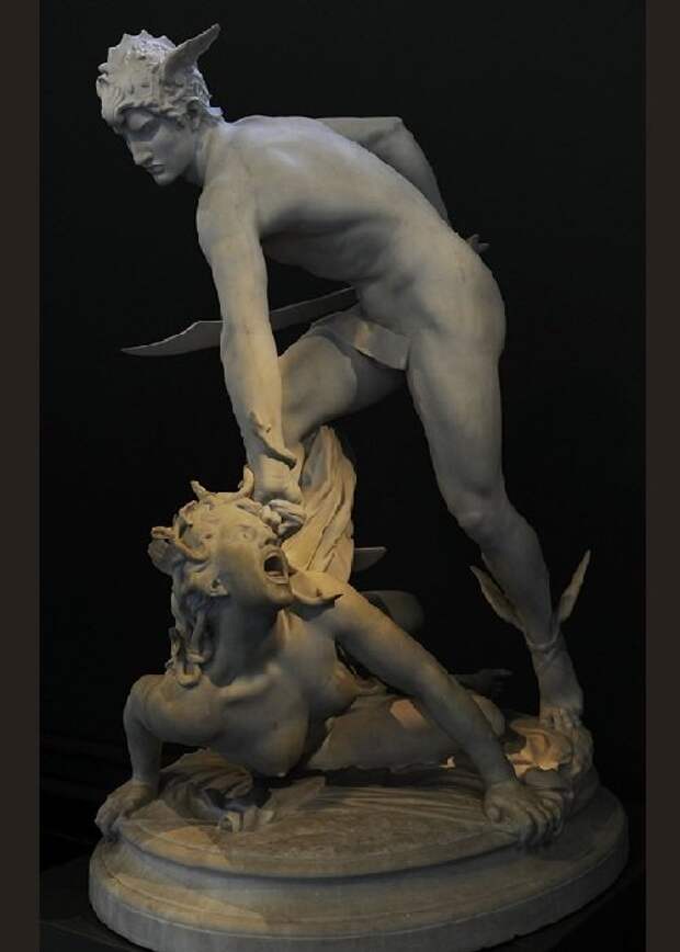 Персей убивает Медузу горгону. искусство, мифы, современность