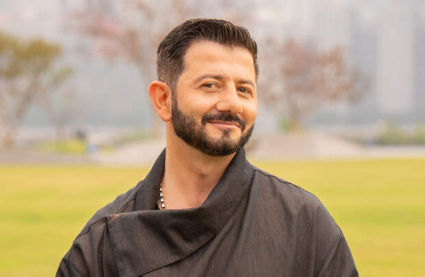 «Я вообще же мистер непредсказуемость»: Михаил Галустян о съемках в Китае, изменениях Бузовой и черном пиаре