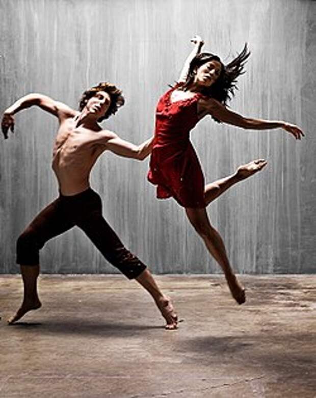 https://upload.wikimedia.org/wikipedia/commons/thumb/3/38/Two_dancers.jpg/250px-Two_dancers.jpg