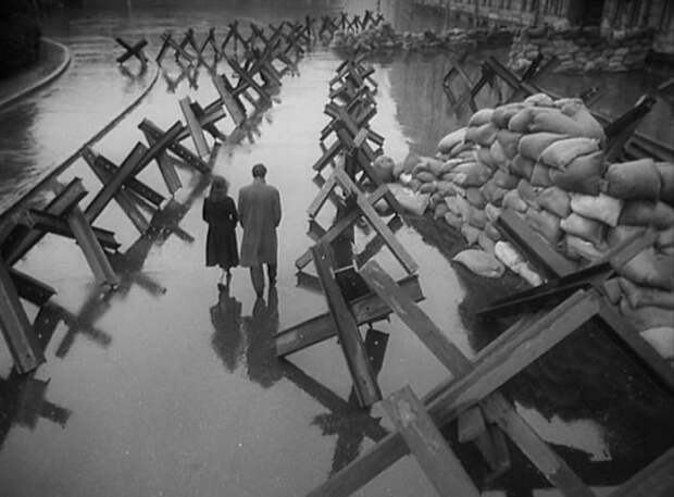 Кадр из фильма *Летят журавли*, 1957 | Фото: tvkinoradio.ru