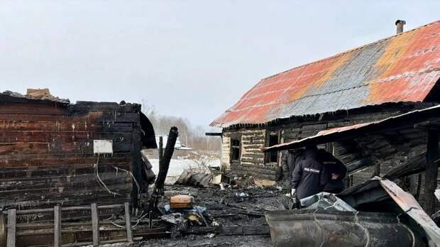 Соседи — о погибшей в пожаре хабаровской семье: такое горе