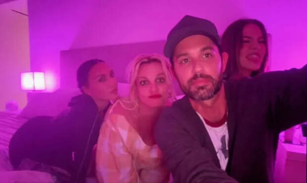 Ким Кардашьян, Бритни Спирс, Кейд Хадсон и Хлое Кардашьян