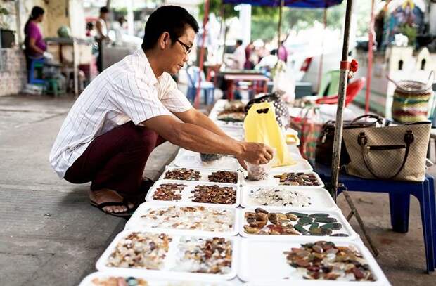 Они продают драгоценности прямо на улицах бирманец, в мире, законы, люди, правила, привычки, факты