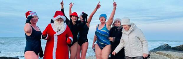 "Моржи" в Актау просят установить раздевалки на побережье - акимат не разрешает