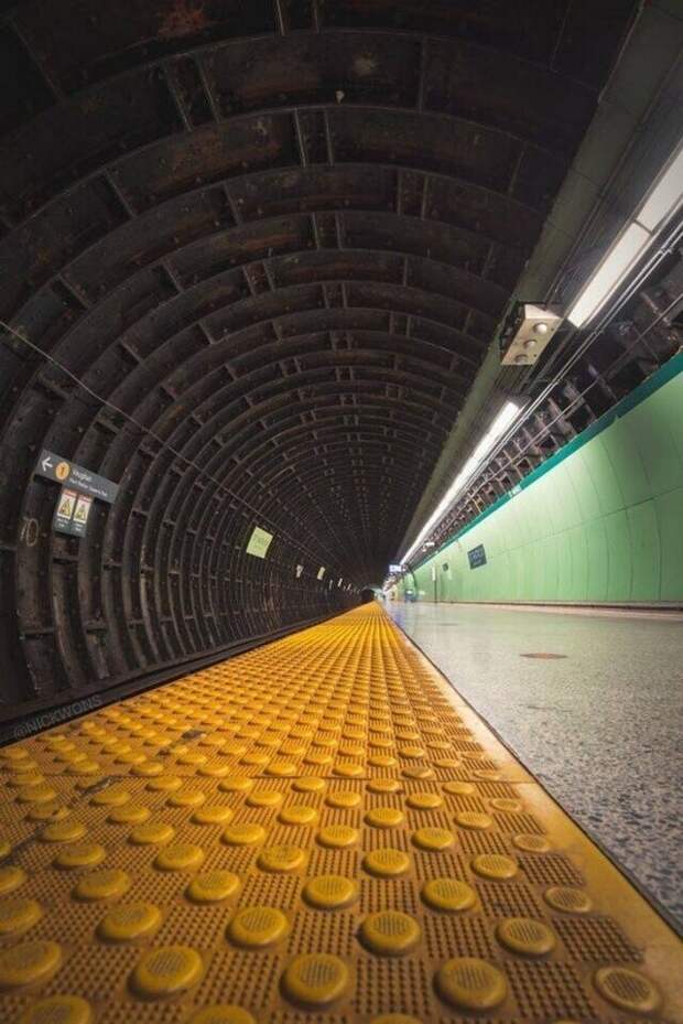 Фото станции метро в Торонто, Канада Фото станции метро в Торонто, Канада