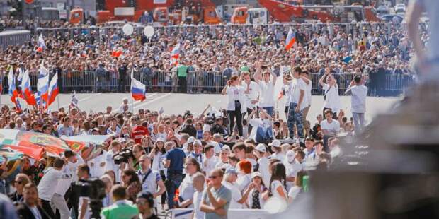 В Москве около 500 тыс человек приняли участие в праздновании Дня флага/ Фото mos.ru