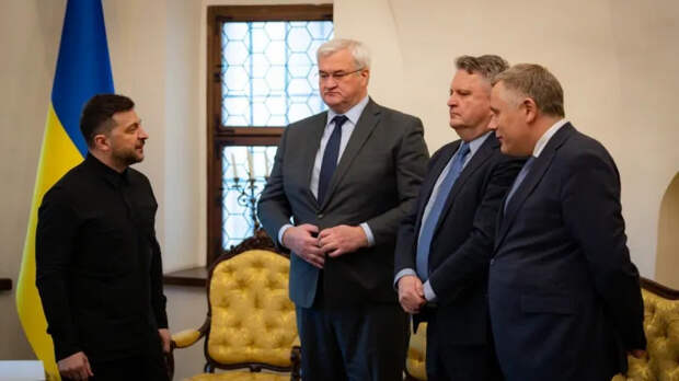 Зеленский отреагировал на объявленное РФ пасхальное перемирие