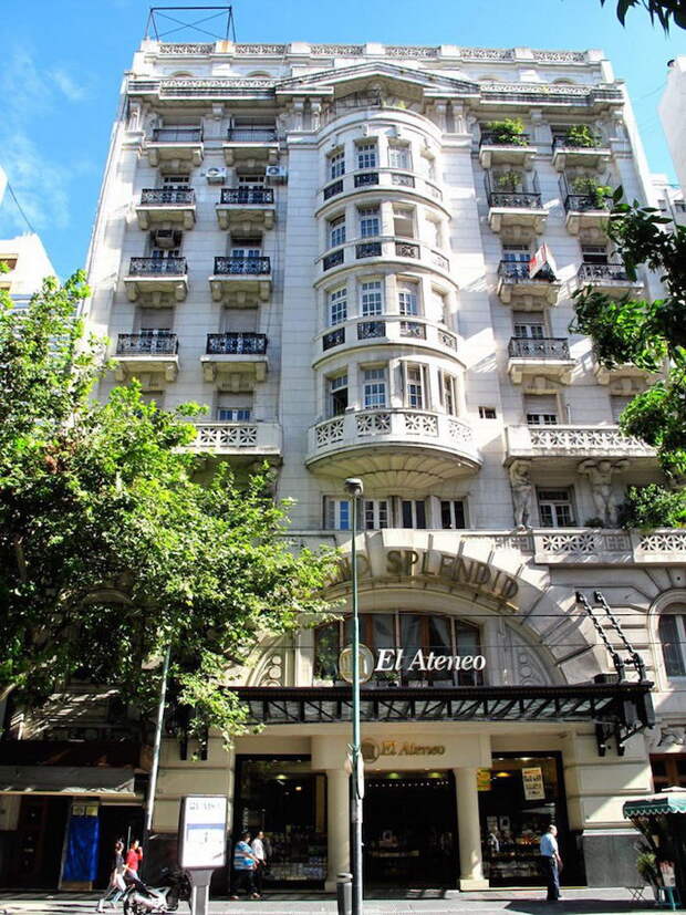 Книжный магазин в здании театра: El Ateneo Grand Splendid Книжный магазин в здании театра: El Ateneo Grand Splendid