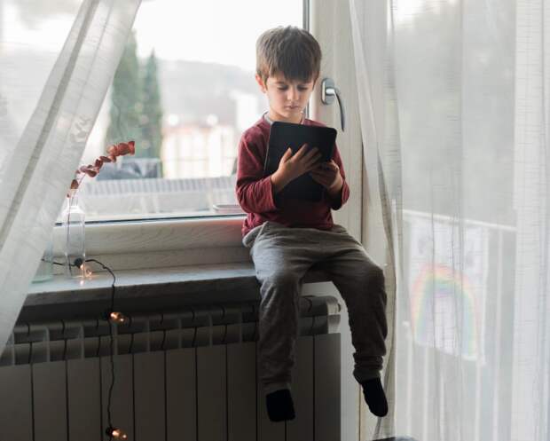 Астраханцам объяснили, почему за окном +20, а батареи горячие