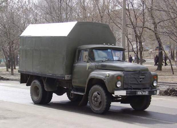 ГЗСА-3706 на базе ГАЗ-53А — изотермический фургон-холодильник, пришедший на смену ГЗСА-3702 в 1971 году. Наверняка до сих пор такие иногда видите на улицах. ГЗСА, газ