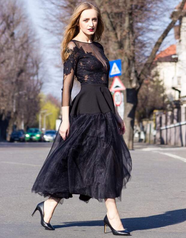 Стильное черное платье, которое стройнит фигуру