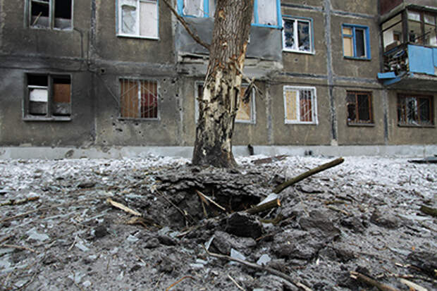 Последствия обстрела в Донецке (архивное фото)