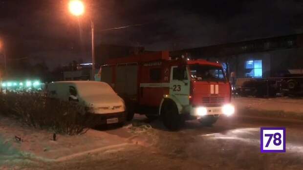 На улице Профессора Попова загорелся бильярдный клуб