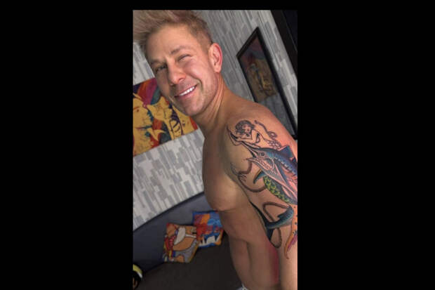 «Я долго не мог решиться»: 51-летний Митя Фомин впервые сделал татуировку