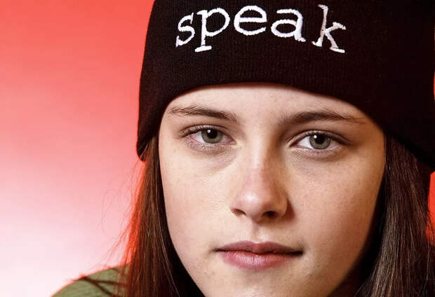 Кристен Стюарт на фотоколле к фильму «Говори» во время кинофестиваля Sundance 2004 в Парк-Сити, 20 января 2004 г.