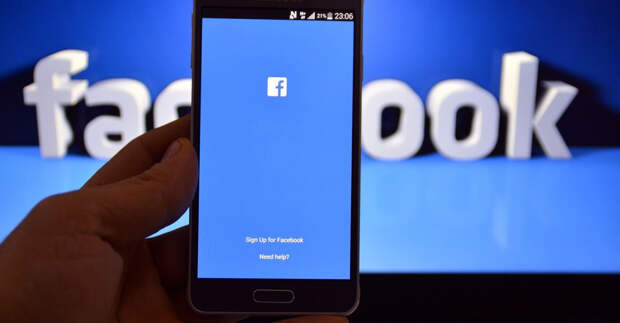 В Facebook потребовали у «Золотой короны» отдать домен facebook.ru