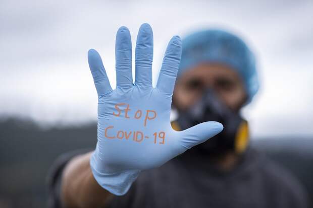 Эксперт оценил, как долго будут действовать ограничения из-за COVID-19