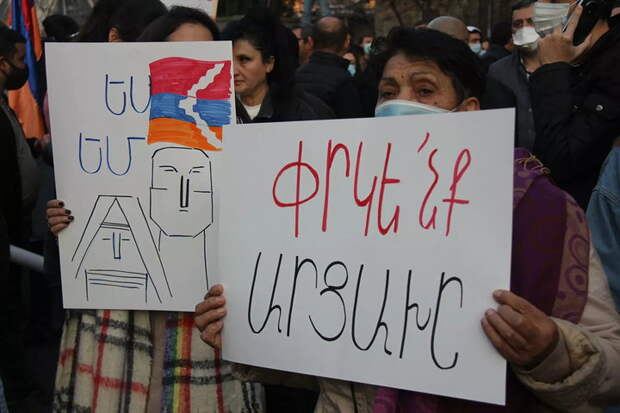 "Он предатель!" Армянская оппозиция о властях, миротворцах и Карабахе