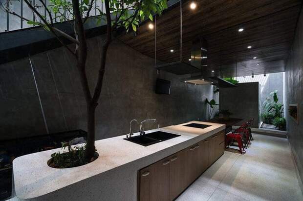 Натуральное дерево в интерьере кухни — это настоящее украшение любого жилища.