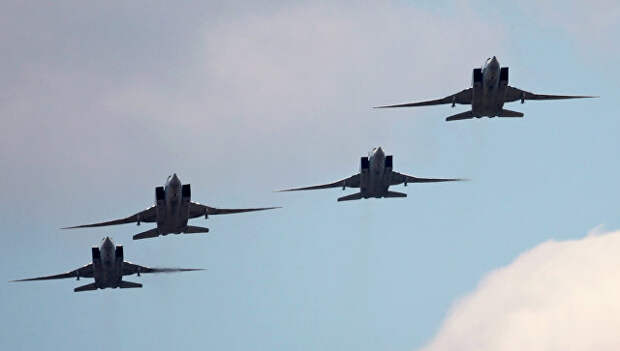 Дальние ракетоносцы-бомбардировщики Ту-22. Архивное фото
