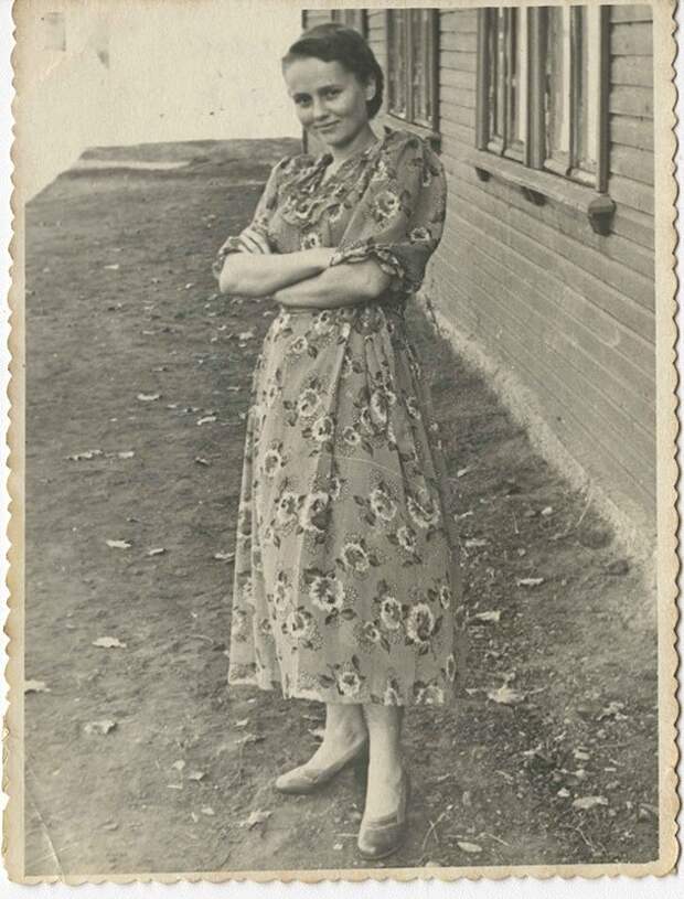 Катя Неизвестный автор, 1957 год, из архива Ольги Павловны Кухарь.