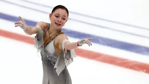 Самоделкина лидирует по итогам короткой программы на этапе Кубка России в Сочи
