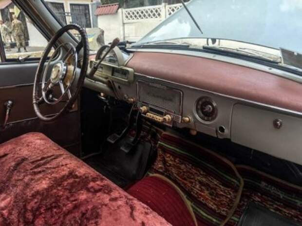 Прекрасно сохранившаяся ГАЗ-21 «Волга» 1962 года выпуска (20 фото) Прекрасно сохранившаяся ГАЗ-21 «Волга» 1962 года выпуска (20 фото)