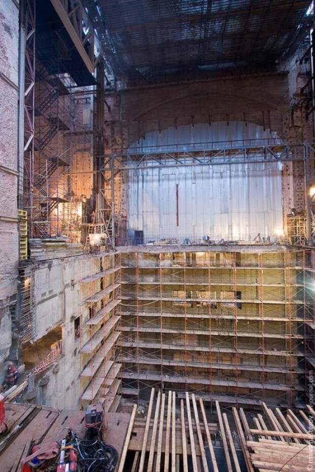 Под большим театром. Большой театр 27 метров под землей. Большой театр реконструкция 2005. Большой театр подземные этажи. Подземная часть здания большого театра.