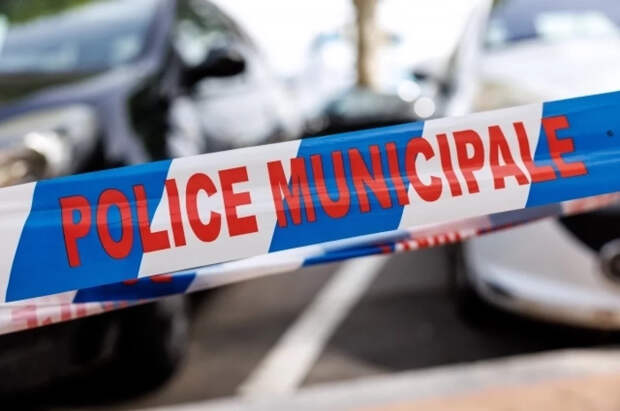 В пригороде Парижа разграбили и обстреляли мэрию после выборов