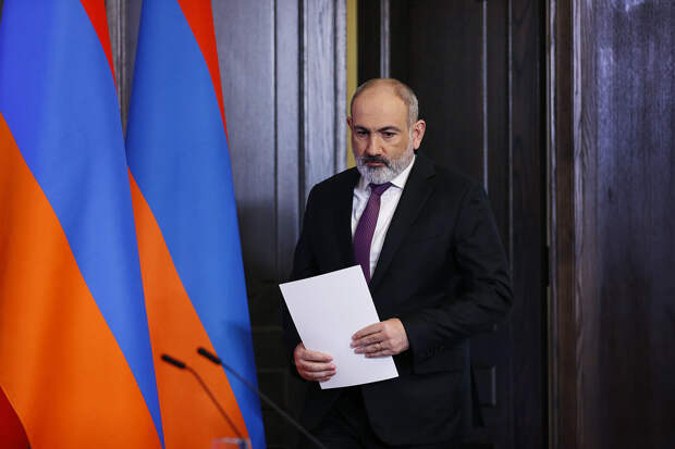Здание правительства Армении оцепила полиция перед митингом за отставку Пашиняна