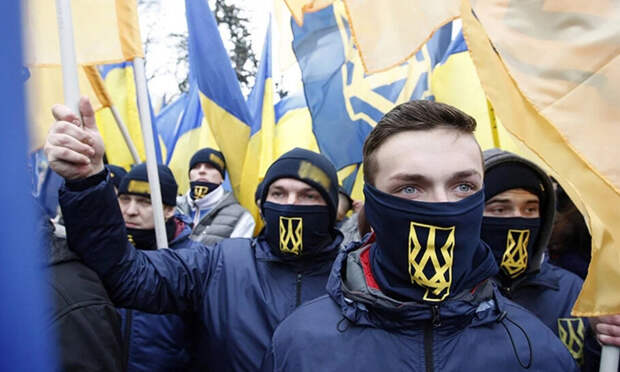 фото: twitter.com. Украинские молодчики.